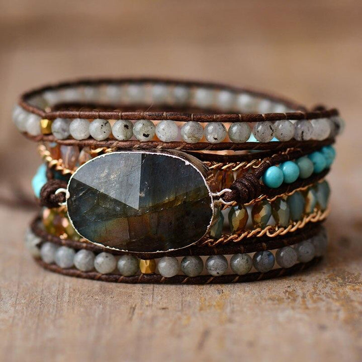 Pulsera enrollable de cinco hileras con brillo de labradorita – Lira