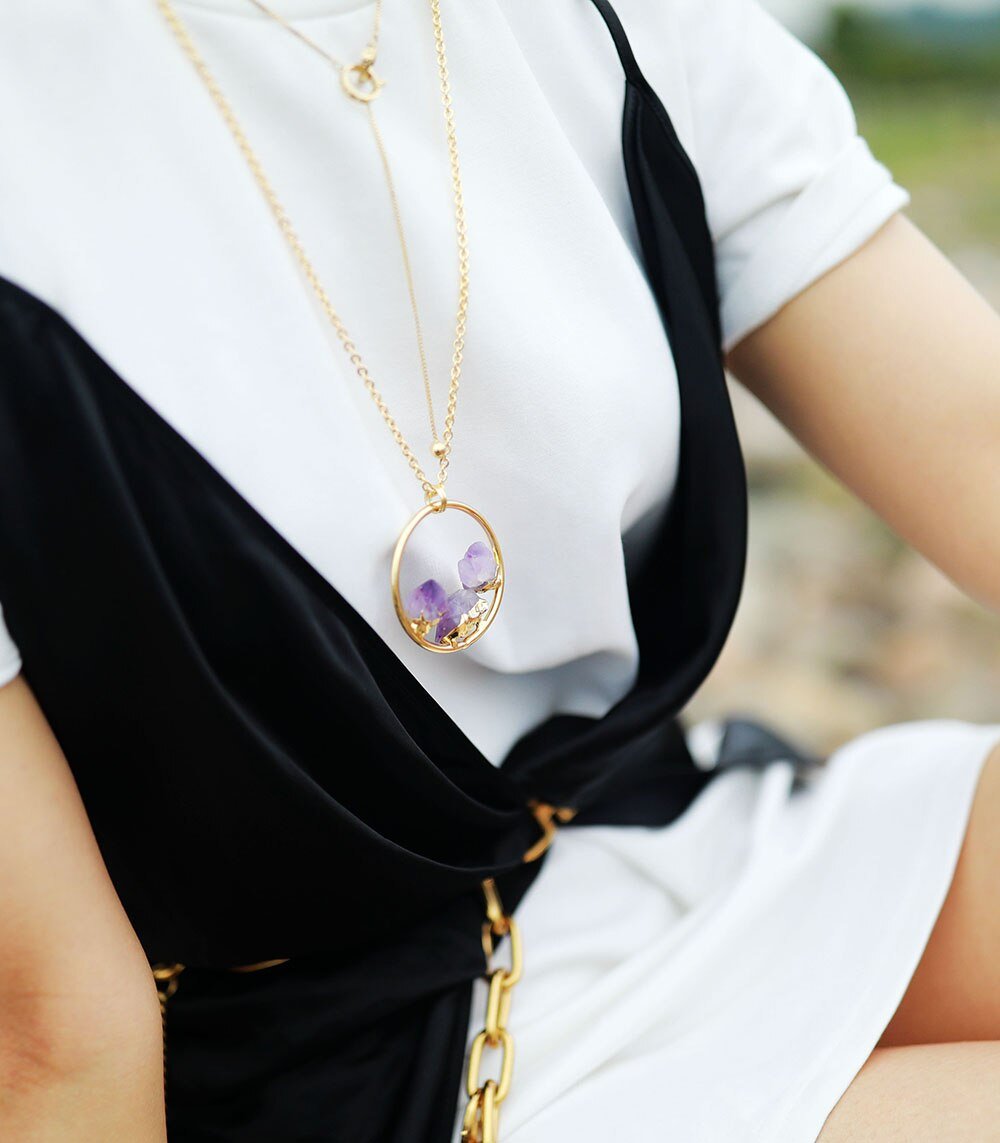 Collar de piedra en bruto de amatista minimalista - Evelyne