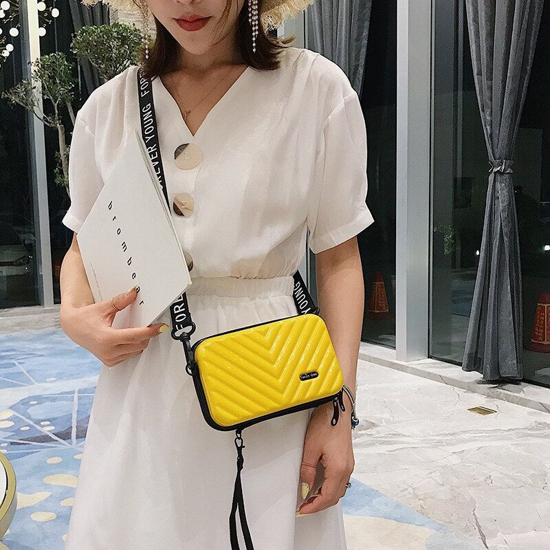 Compact hard-shell travel handbag