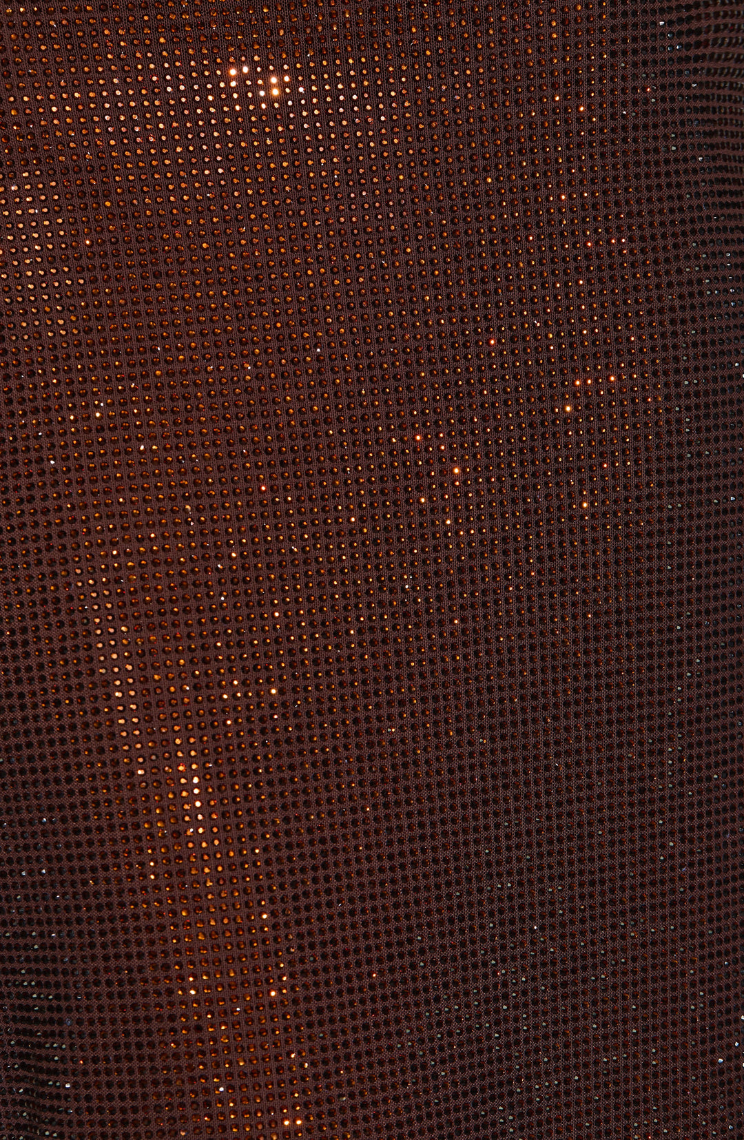 Detailaufnahme des Stoffs in Braun: dichter Strassbesatz auf Netzgewebe mit kupferfarbenem Glitzern. 9