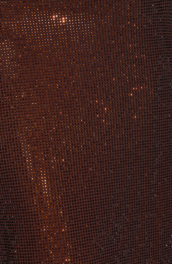 Detailaufnahme des Stoffs in Braun: dichter Strassbesatz auf Netzgewebe mit kupferfarbenem Glitzern. 9