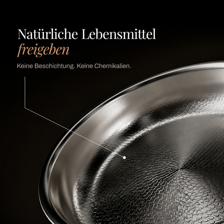 Nahaufnahme der gehämmerten, beschichtungsfreien Kochfläche mit feiner Schuppenstruktur und einem Hinweis auf natürliches Kochen ohne Chemikalien. 4