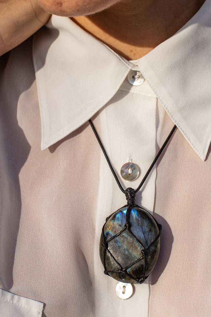 Mystical Labradorite Dragon Heart Necklace – Aris