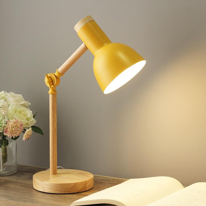 Wooden Scandinavian Table Lamp - LumiNord