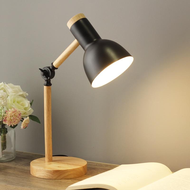 Wooden Scandinavian Table Lamp - LumiNord