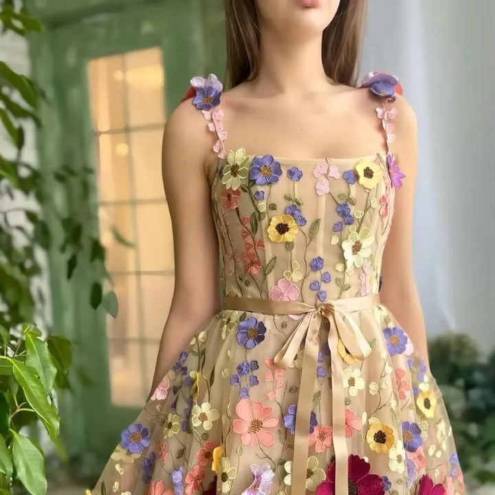 Fine dress with floral embroidery and straps - Purple