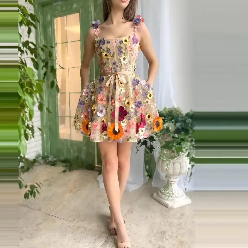 Fine dress with floral embroidery and straps - Purple