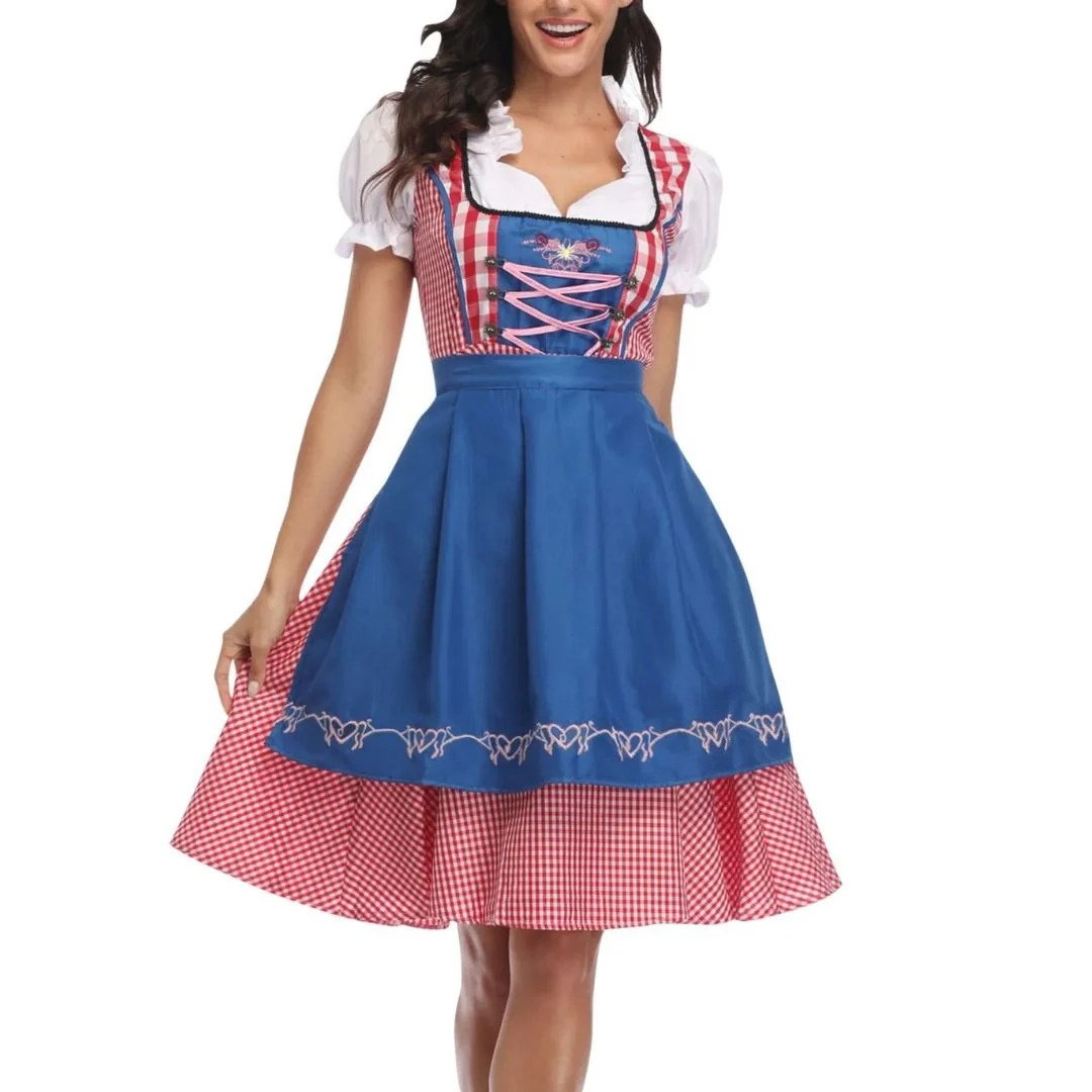 Frontansicht an einer lächelnden Frau: rot-weiß kariertes Dirndl mit leuchtend blauer Schürze, Stickerei am Saum und rosa Schnürung. 3