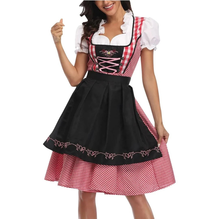 Frontansicht an einer Frau: rot-weiß kariertes Dirndl mit schwarzer, bestickter Schürze, rosa Schnürung und weißer Puffärmelbluse. 1