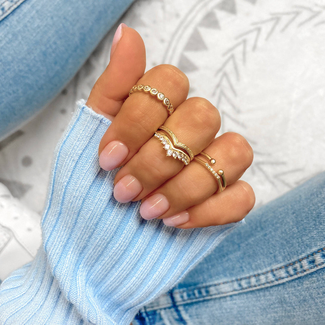 Stylish Leaf Motif Ring - Vera