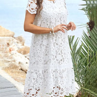 Stilvolle Sommer-Midikleid mit Blumenausschnitt – Liora