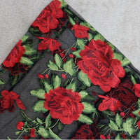 Maxikleid mit Blumenstickerei und Spaghettiträgern – Rosalie