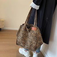 Oversized lærred skuldertaske med leopardmønster - lilla