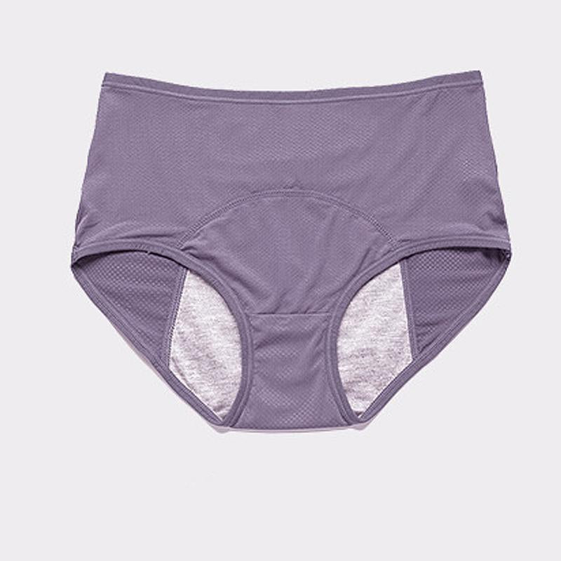 Freigestellter Slip in Graulila mit Mesh-Struktur und grauem Saugeinsatz im Schritt, Vorderansicht. 13