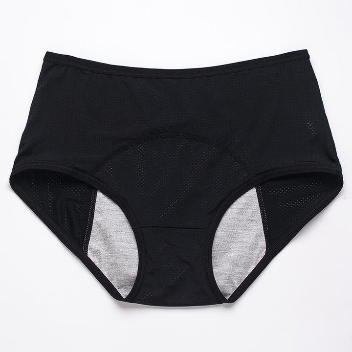 Freigestellter schwarzer Slip mit Lochmuster und grauem Saugeinsatz im Schritt, Vorderansicht. 20