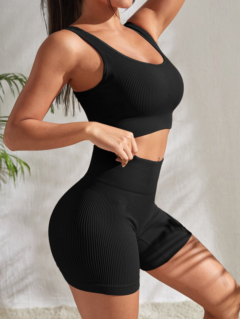 Two-piece women's fitness set with shorts & sports top – Sienna