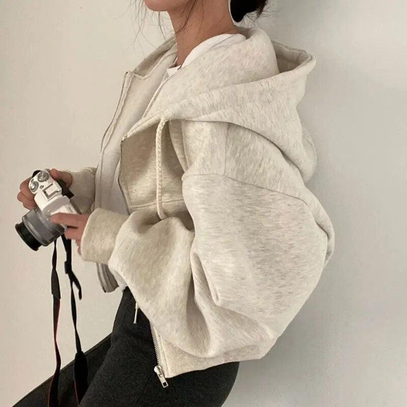 Damevest kort skåret med hætte og oversized pasform – Rinette