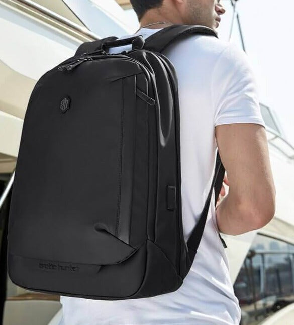 Mochila multifuncional impermeable con compartimentos antirrobo – AllCarry