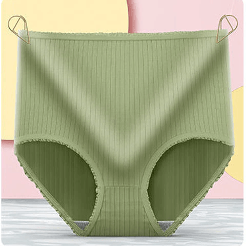 Grüner gerippter Slip mit hohem Bund und Rüschenkante, an Klammern aufgehängt vor pastellfarbenem Hintergrund. 6