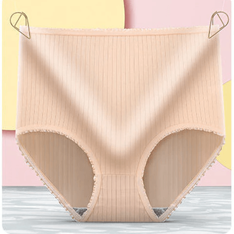Beigefarbener gerippter Slip mit hohem Bund, an zwei Klammern aufgehängt, mit Rüschenkante an den Beinausschnitten. 9
