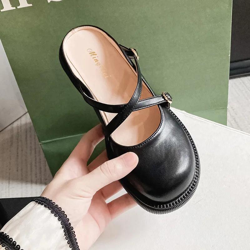 Mary Jane-pumps med stilfuld spænde - Clara
