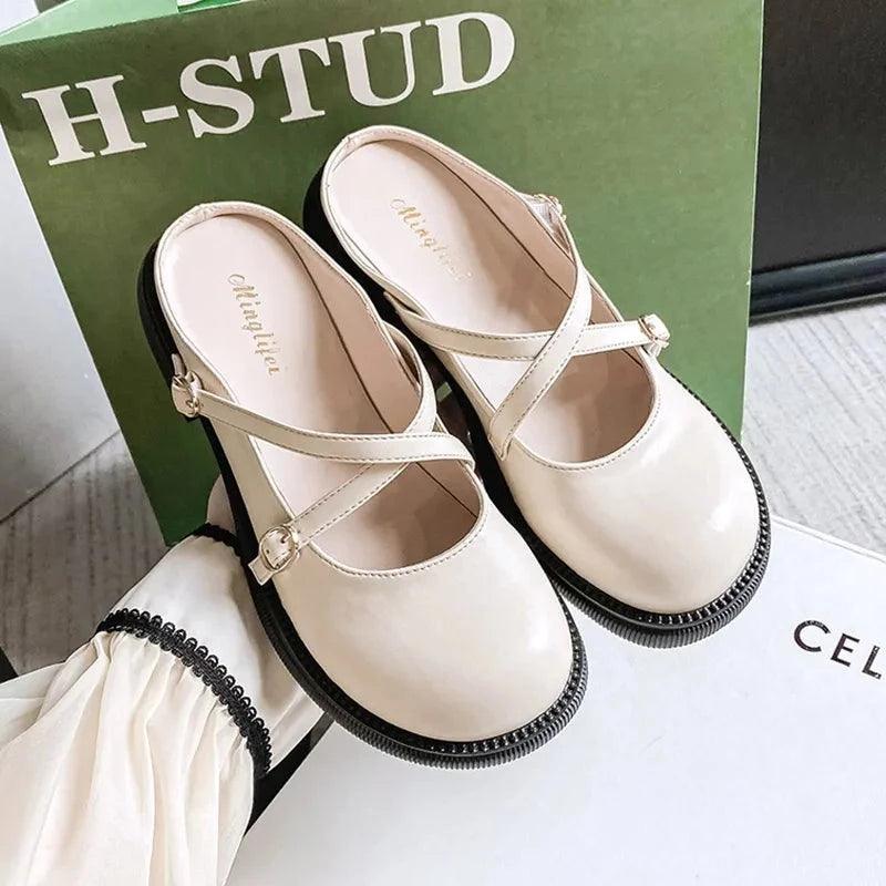 Mary Jane-pumps med stilfuld spænde - Clara