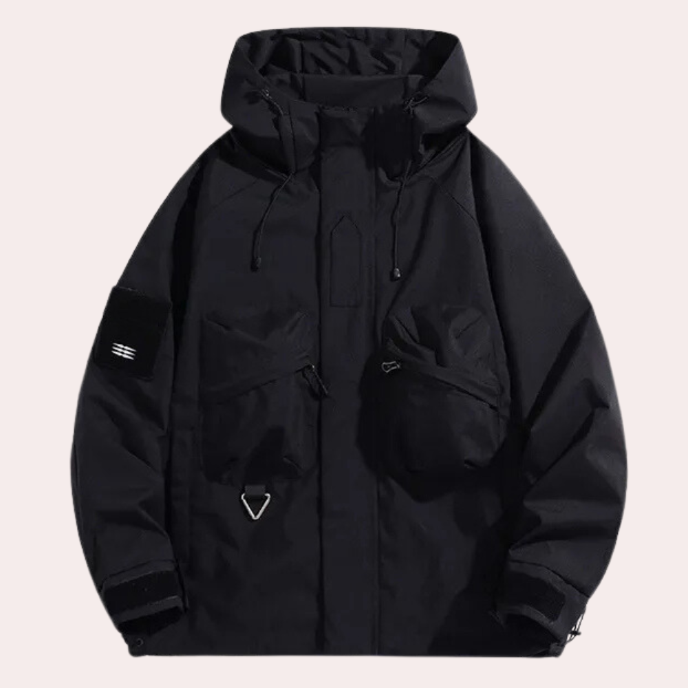 Schwarze Herren-Winterjacke mit Kapuze, Taschen, Reißverschluss, winddicht, wasserdicht.
