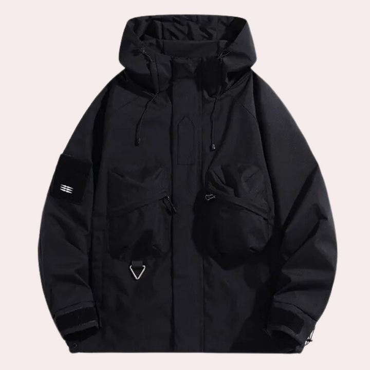 Schwarze Herren-Winterjacke mit Kapuze, Taschen, Reißverschluss, winddicht, wasserdicht.