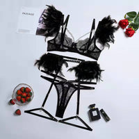 Mirella conjunto de lencería de 3 piezas | Un conjunto sexy con detalles únicos